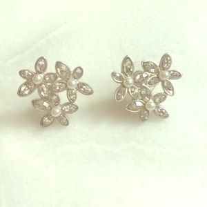 Elizabeth Bower “Daisy Cluster Stud”